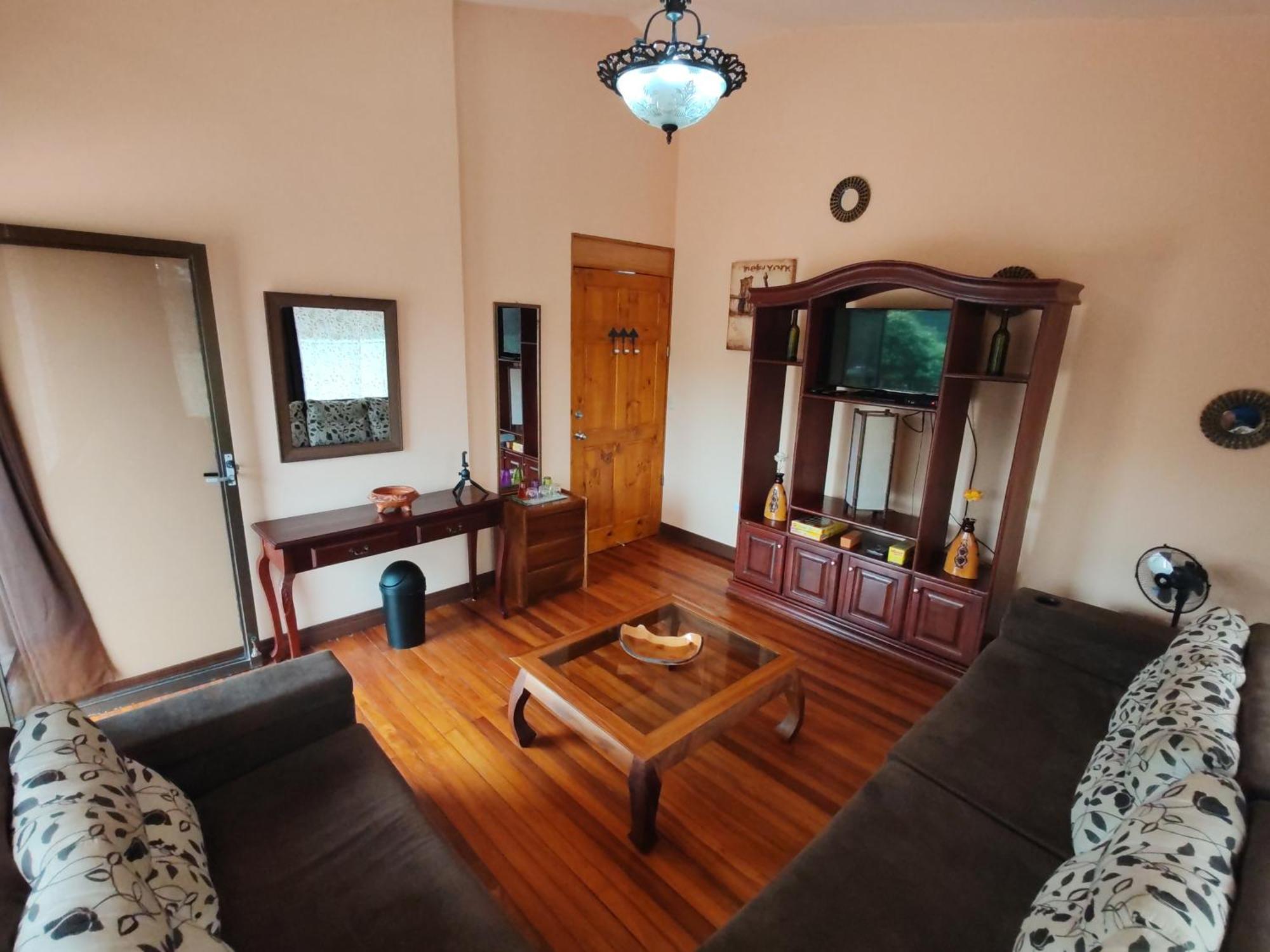 Mi Casa Su Casa *